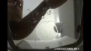 She squats and squirts