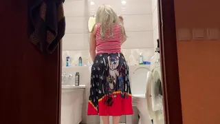 Stepson lifted his stepmom's skirt and fucked her in a big ass