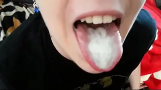 Girlfriend takes all sperm in mouth