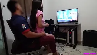 girl 18 wants to play on my pc she has to do it sitting on my legs