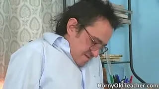 Sexy brunette hoe blows stiff rod