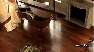 Horny MILF Gets Kinky
