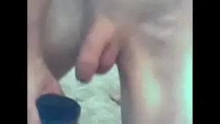 Solo guy pissing