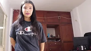 FRIEND puts a big cock and fucks the Neighbor's mouth while the program? oral creampie - porn in spanish - real homemade