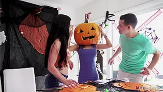 Stepmom's Head Stucked In Halloween Pumpkin, Stepson Helps With His Big Dick! - Tia Cyrus, Johnny