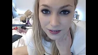 Siswetlive.com *** Hot siswet19 flashing ass on live webcam