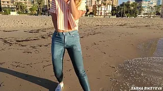 Wet shoot on a public beach with Crazy Model. Risky outdoor masturbation. Foot fetish. Pee in jeans.