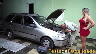 Blonde hitting on her mechanic when she went to fix her car - Angel Lima x Capoeira