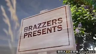 Brazzers - Milfs Like it Big - Pervert In The Park scene starring Alexis Fawx Romi Rain and Keiran L