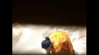 aunty without bra low cut nighty.AVI