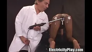 Ebony slut on Shocking Lab