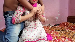 By giving the beauty of sister-in-law, the uncle on the side did not agree to it