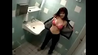 (2) Amateur - Blowjob in the bathroom