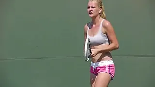 Hot and Beautiful Agnieszka Radwanska Practices Very Undressed