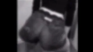 Ass wiggling her ass
