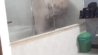 Argentinian asshole fucking and sucking in a hotel bathtub gives a rich ride