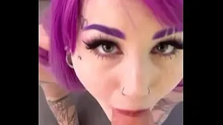 Otaku girl doing a pete