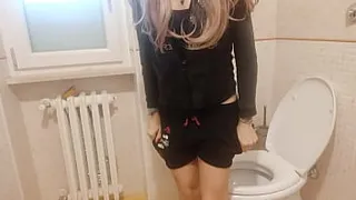 my fartin'hot mom on the wc