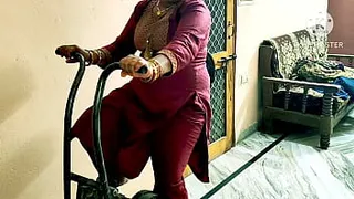 Indian Desi Bhabhi fucking gym boys