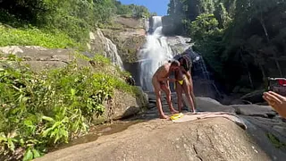 Behind-the-scenes amateur video with the 18-year-old black girl taking part in the waterfall outdoors (COMPLETE ON RED AND CHER)