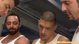 Butch muscular hunks in orgy