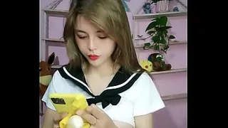 Kawaii looks sweet and beautiful young girl with big waist and thin breasts, she lifts her clothes to reveal her white breasts, sexy short skirt rubs her tender acupuncture points, and twists her beautiful buttocks very temptingly.