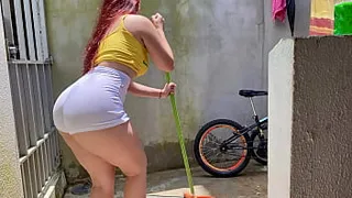 This maid is very naughty, her ass is delicious, I get very horny