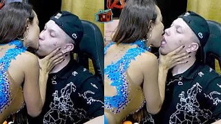 Belinha Baracho got the host right, kissed him nicely and even grabbed his dick, how hot! - Podcast Pápum no Barraco!