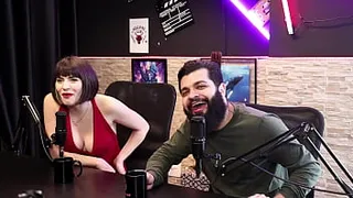 Lord Kenobi talks about the kick he took in the bag to try to understand what is the pleasure they feel with Ballbusting - Lady Snow and Lord Kenobi