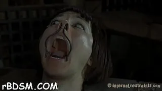 Beauty gets her anal and vagina stuffed with electric toys