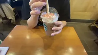 I went to Don to buy sheets for sex with my girlfriend and went on a Starbucks date. At night after playing, a large ◯ raw couple who is horny with each other and drips the juice from her body onto the pure white sheets and finally has a tree