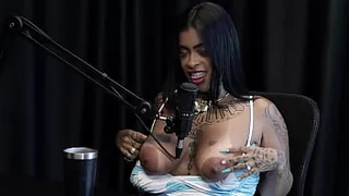 Brunette shows her breasts after saying she thought she wouldn't be able to get with gays and trans people, goes overboard at the swingers club, was called out at school, - Marcelly Melo (WATCH ON: SHEER/RED)