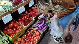 ANAL and VAGINAL Penetration with Vegetables!! Huge Orgasm with Squirt in the Kitchen!!