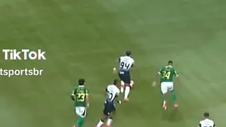 Corinthians fans make Palmeiras fans suckle