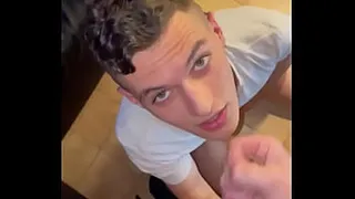 Cum shower for young slut twink !