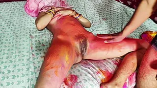 Brother-in-law put color in sister-in-law's pussy, the real fun of Holi!