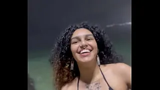 Married girl loses her phone and videos of her having sex on Ipanema beach in Arpoador are leaked