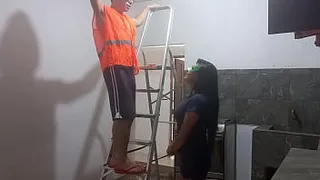 Sex with the bricklayer!! I started to watch the new bricklayer who was doing the maintenance on the roof. Then I saw that he was very athletic and muscular. I seduced him and sucked his cock, then he fucked me deliciously standing up.