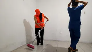 THE DIRTY HOSPITAL NURSE FLIRTS WITH THE SWEEPER!! THE VERY DIRTY MOTIVATED THE CLEANING MALE AND HE GAVE A BLOWJOB WITH A LOT OF SALIVA ON THE WORKER'S PENIS. REAL PORN IN HOSPITAL