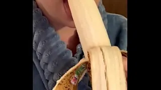 Good hot slut sucks a banana like a whore