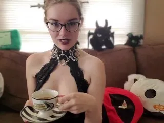 IzzyHellbourne's Tease & Smoke Sip Play