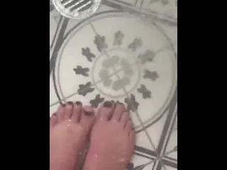 Foot Fetish Shower Orgy: Sluts Worship Feet