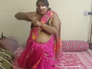 Indian MILF Masturbates Big Ass Solo