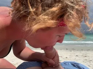 Beach Blowjob: Cock-Sucking Bikini Babe Outdoor Cum