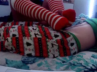 XXXmas Day 3 - Stocking Footplay & Footjob.