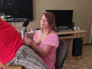 Stepmom Handjob Before Sleep - Intense Action