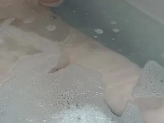 Pussy Shaved in Bath - Steamy Scene