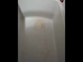 Girl Pisses in Bathtub