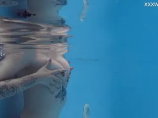 Mimi Cica Underwater Blowbang