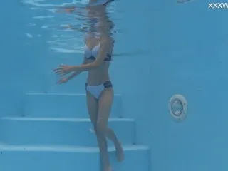 Hermione Ganger - Skinny Sex Underwater